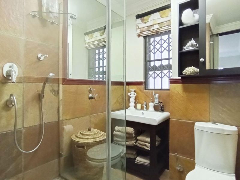 Front-Line Apartment on Marine Drive, Umhlanga - Photo 9