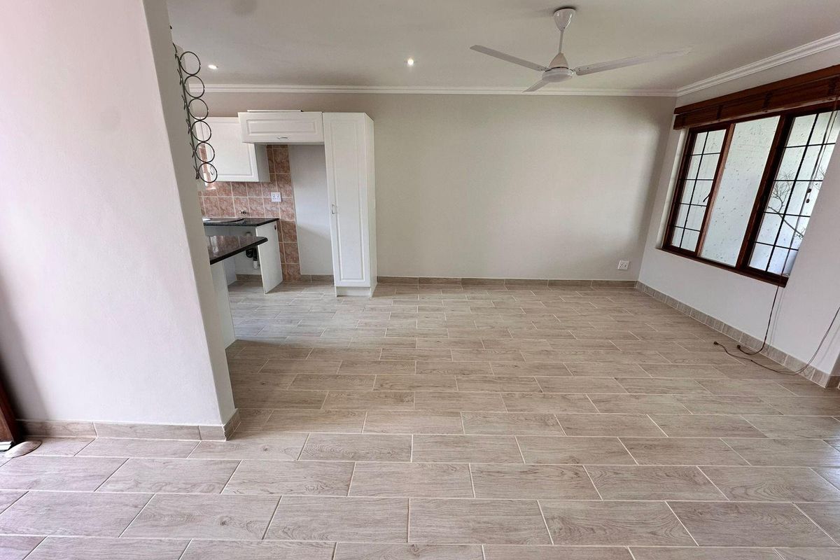 Newly Renovated, Two Bed, Top Floor Apartment, Bryanston - Photo 4
