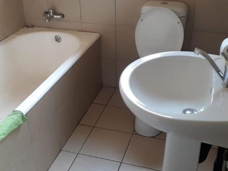 Clean, quiet and secure Duplex in a well-maintained complex - Photo 7