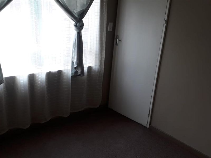 Clean, quiet and secure Duplex in a well-maintained complex - Photo 6