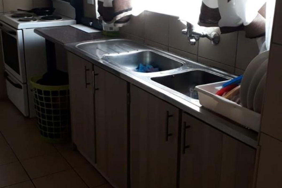 Clean, quiet and secure Duplex in a well-maintained complex - Photo 4