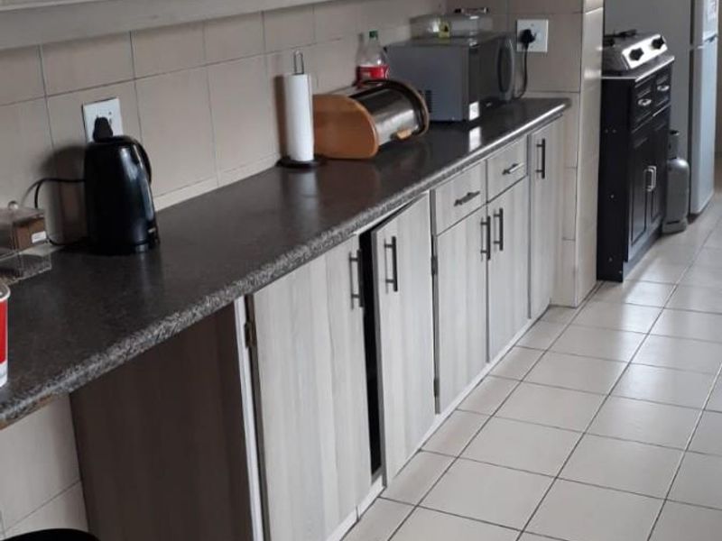 Clean, quiet and secure Duplex in a well-maintained complex - Photo 3