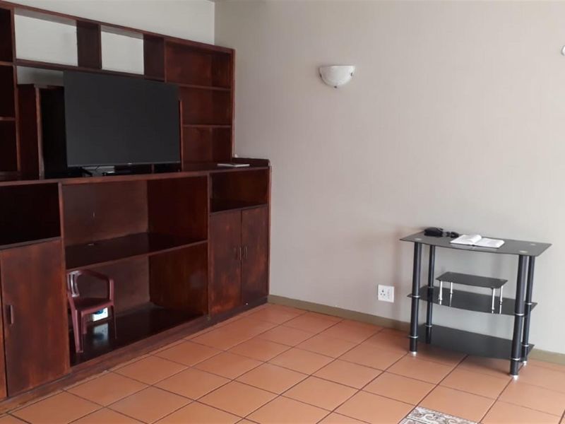 Clean, quiet and secure Duplex in a well-maintained complex - Photo 9