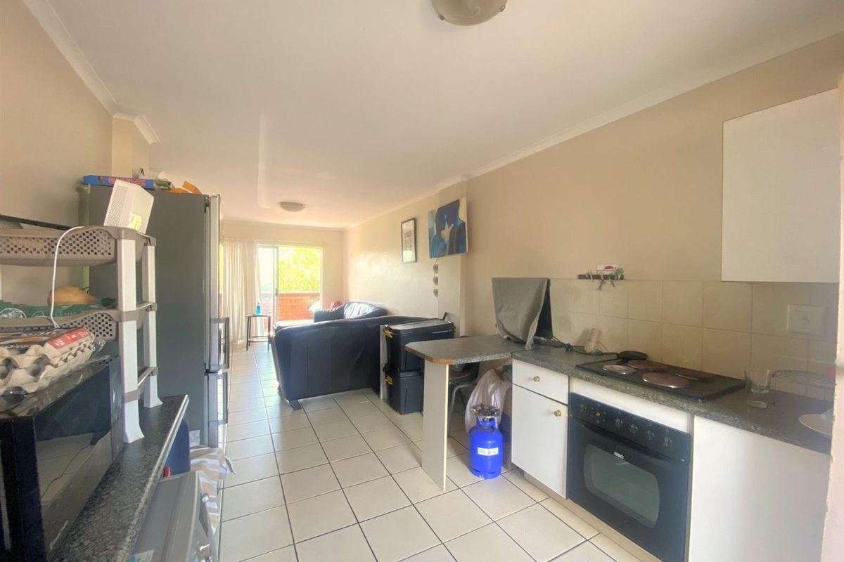 Cozy First-Floor Apartment in Secure Complex. - Photo 4