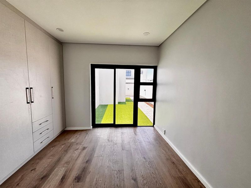 Luxury Home for sale in the ever popular Sandown in Bloubergstrand Cape Town - Photo 6