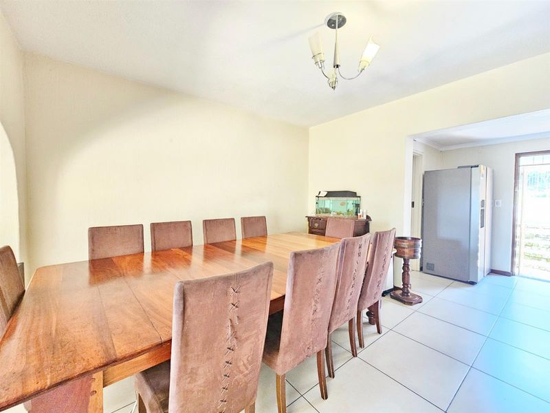 Spacious 3 Bedroom Duplex in a Secure Morningside Complex - Photo 8