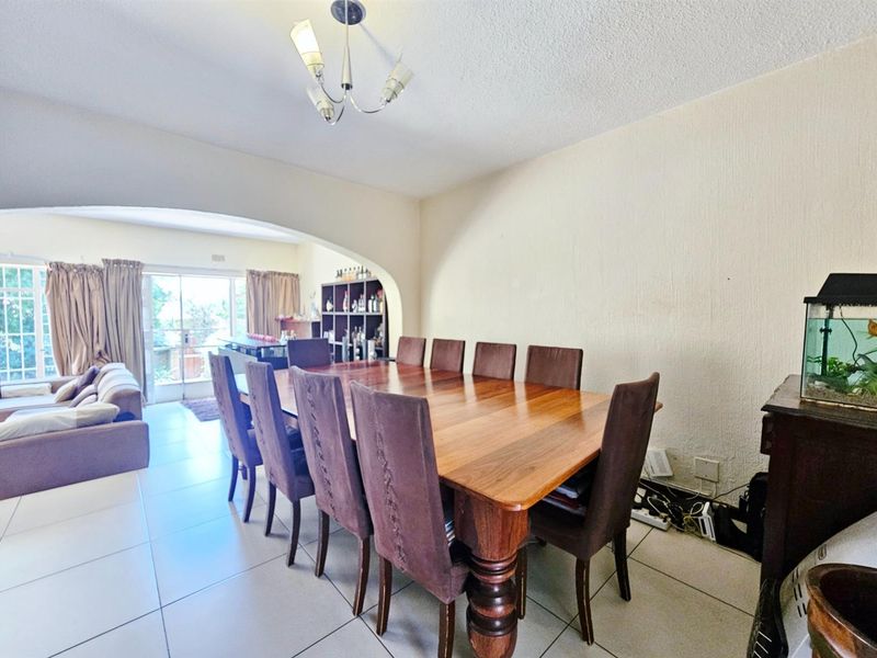 Spacious 3 Bedroom Duplex in a Secure Morningside Complex - Photo 7