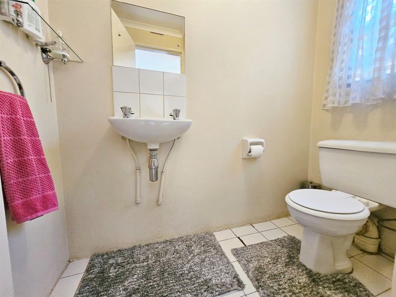 Spacious 3 Bedroom Duplex in a Secure Morningside Complex - Photo 6