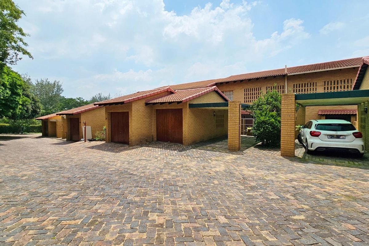 Spacious 3 Bedroom Duplex in a Secure Morningside Complex - Photo 4