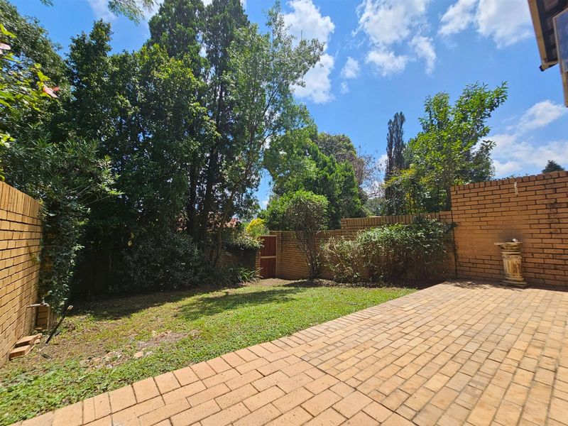 Spacious 3 Bedroom Duplex in a Secure Morningside Complex - Photo 2