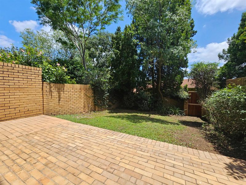 Spacious 3 Bedroom Duplex in a Secure Morningside Complex - Photo 3