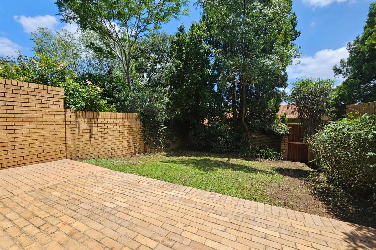 Spacious 3 Bedroom Duplex in a Secure Morningside Complex - Photo 3