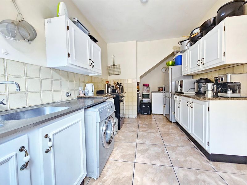 Spacious 3 Bedroom Duplex in a Secure Morningside Complex - Photo 5