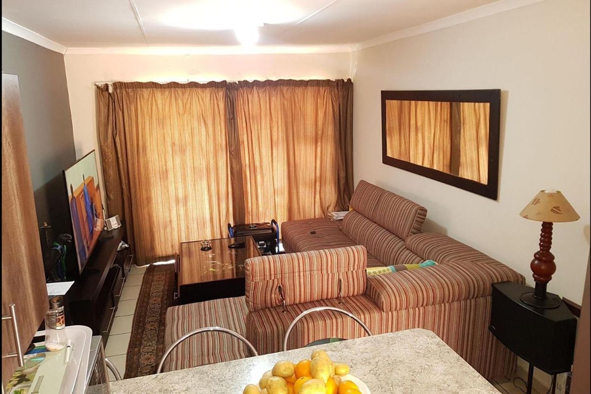 R700 000 - Apartment For Sale, Witfield, Boksburg - Photo 4