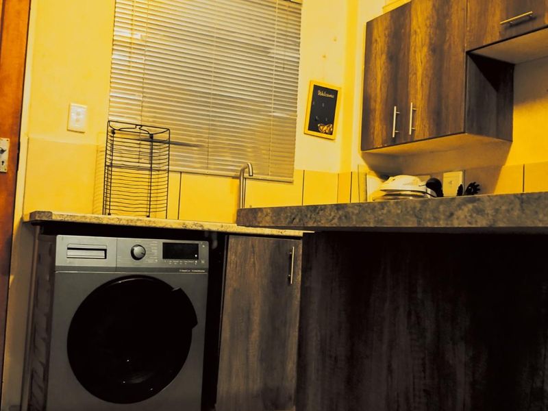 R700 000 - Apartment For Sale, Witfield, Boksburg - Photo 10