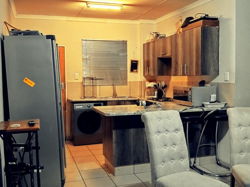 R700 000 - Apartment For Sale, Witfield, Boksburg - Photo 9