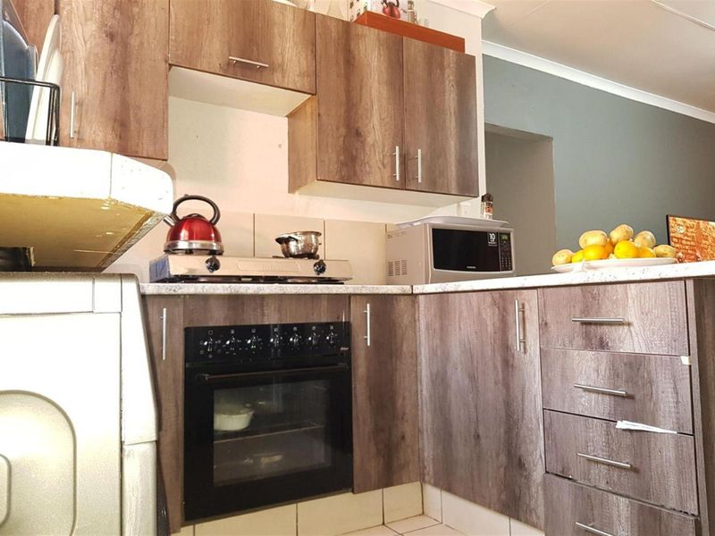 R700 000 - Apartment For Sale, Witfield, Boksburg - Photo 8