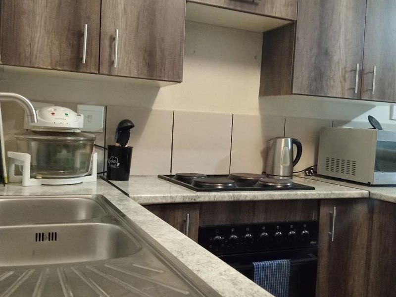 R700 000 - Apartment For Sale, Witfield, Boksburg - Photo 5