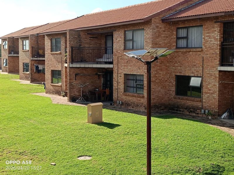 R700 000 - Apartment For Sale, Witfield, Boksburg - Photo 3