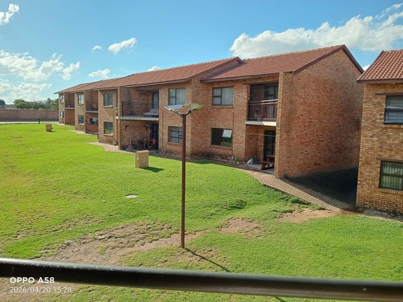 R700 000 - Apartment For Sale, Witfield, Boksburg - Photo 2