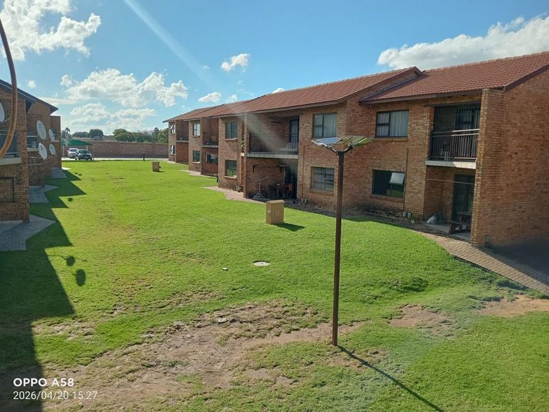 R700 000 - Apartment For Sale, Witfield, Boksburg - Photo 1