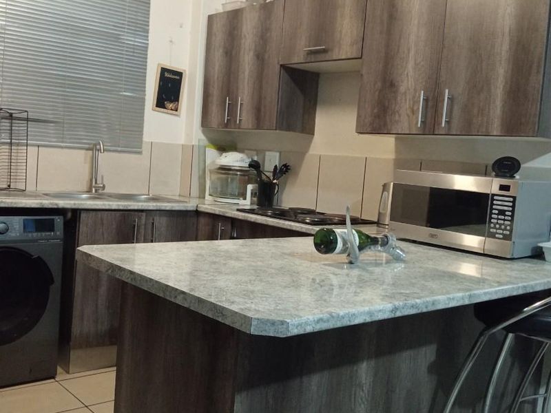 R700 000 - Apartment For Sale, Witfield, Boksburg - Photo 9
