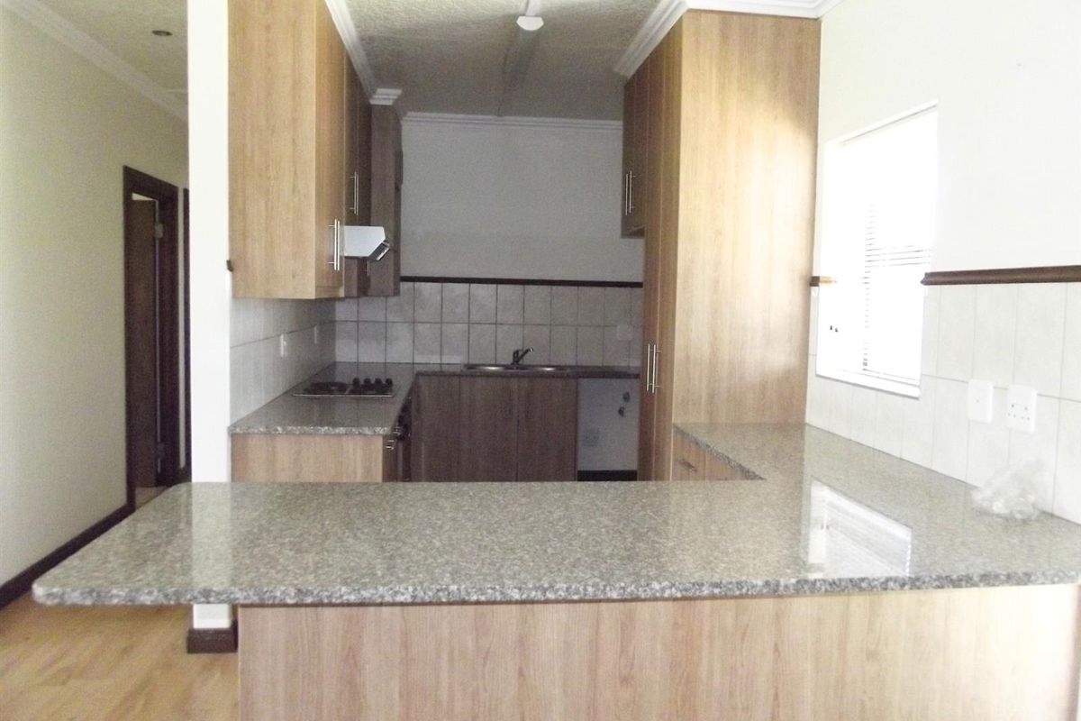 HOME IN KRAAIBOSCH COUNTRY ESTATE, GEORGE, GARDEN ROUTE - Photo 3