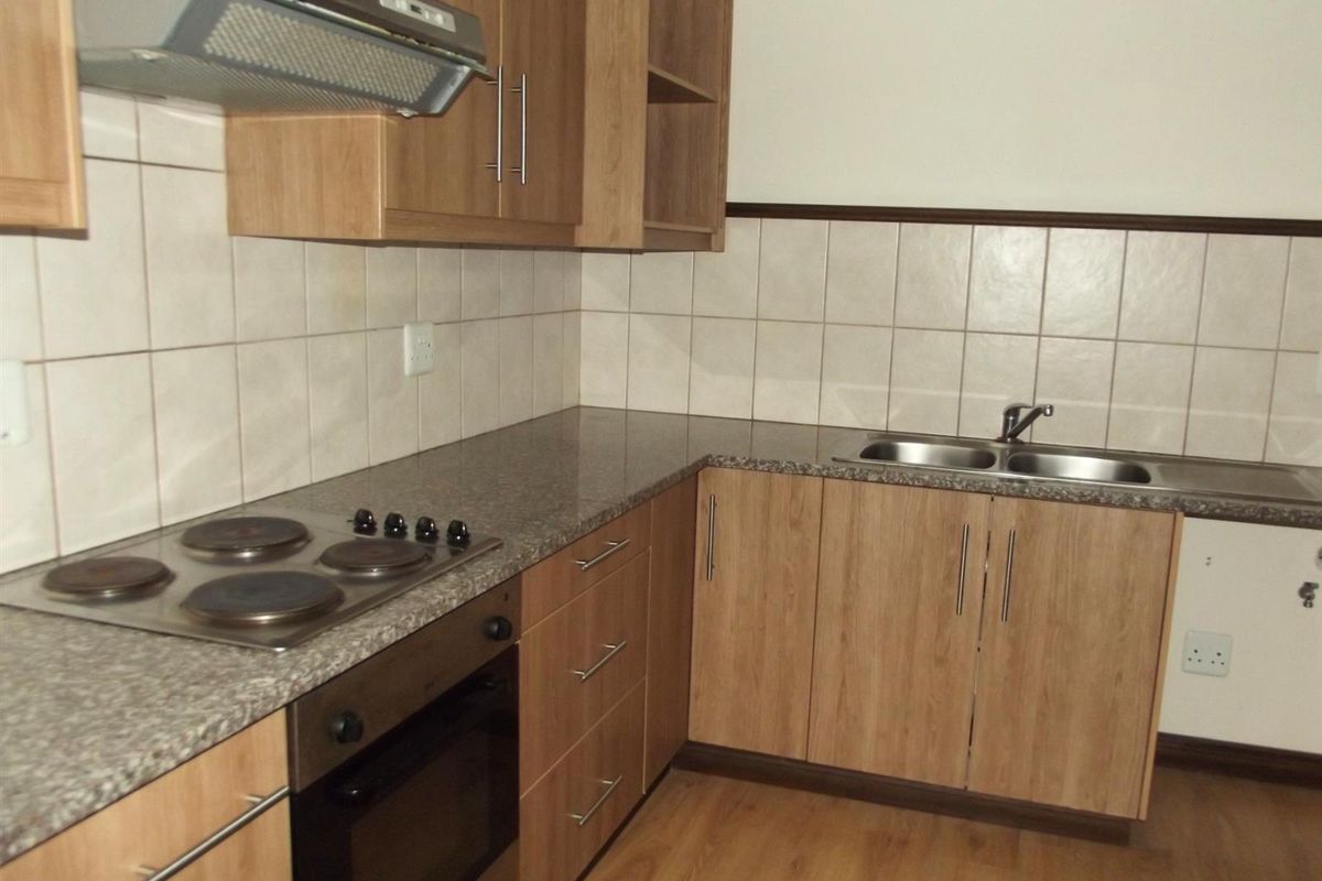 HOME IN KRAAIBOSCH COUNTRY ESTATE, GEORGE, GARDEN ROUTE - Photo 4