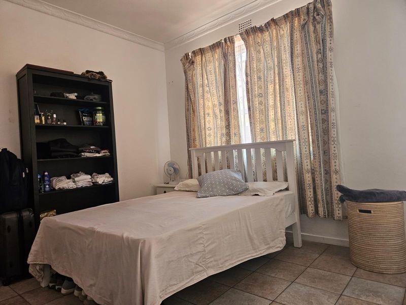 Room To Rent in ZONNEBLOEM, close to CPUT - UCT Groote Schure Hospital Cape Town CBD - Photo 3