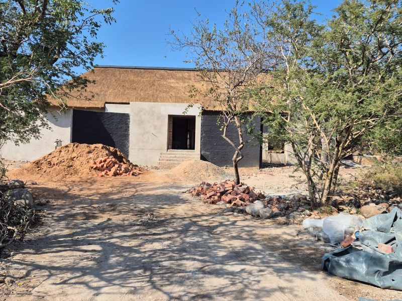 Brand new House in building phase for sale in Blyde Wildlife  Estate, Hoedspruit. No Transfer Duty - Photo 1