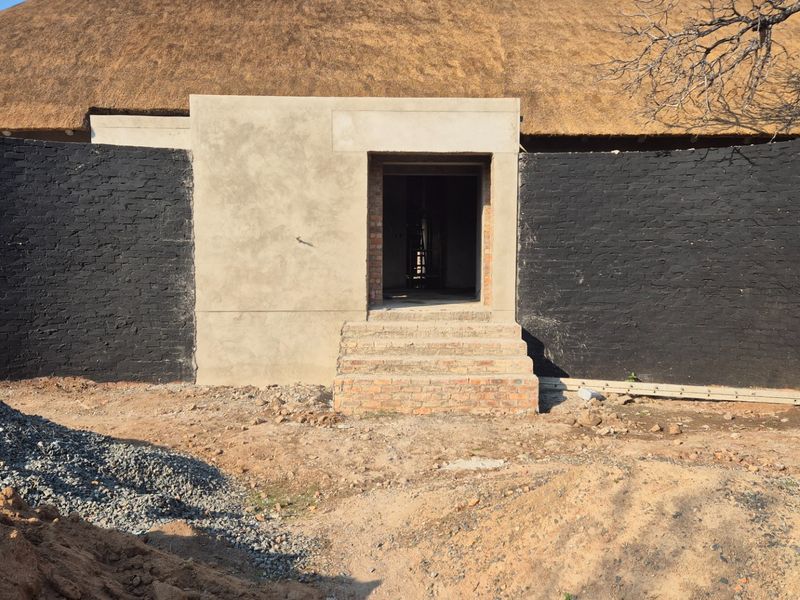 Brand new House in building phase for sale in Blyde Wildlife  Estate, Hoedspruit. No Transfer Duty - Photo 5