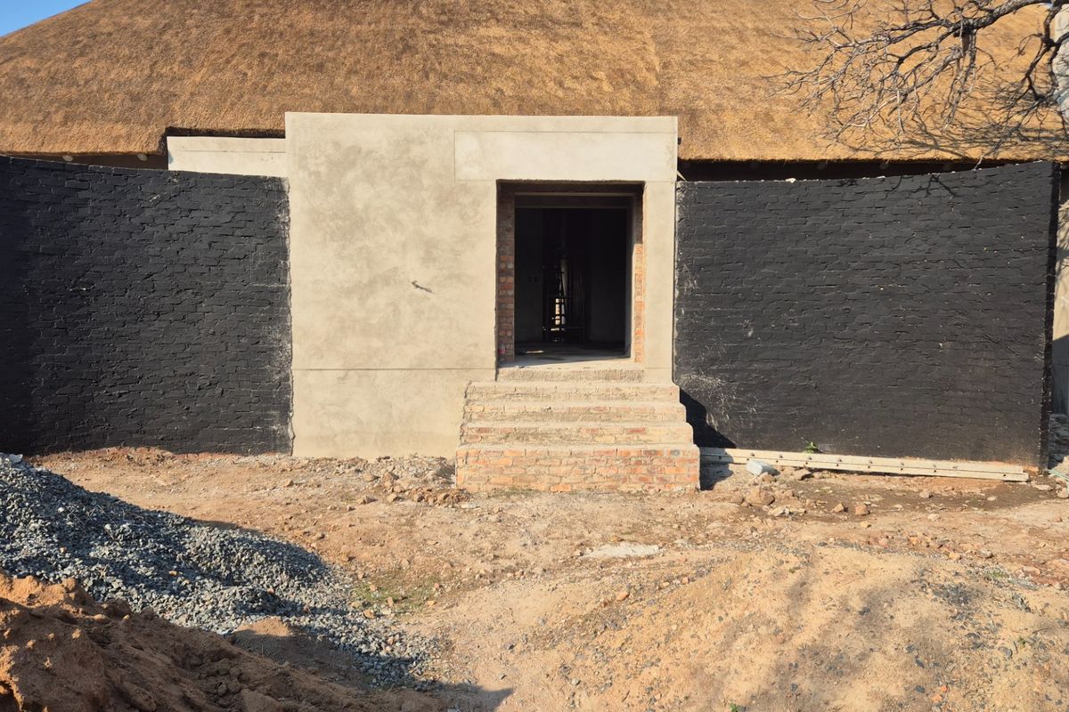 Brand new House in building phase for sale in Blyde Wildlife  Estate, Hoedspruit. No Transfer Duty - Photo 5