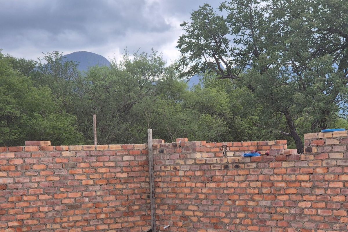 Brand new House in building phase for sale in Blyde Wildlife  Estate, Hoedspruit. No Transfer Duty - Photo 2
