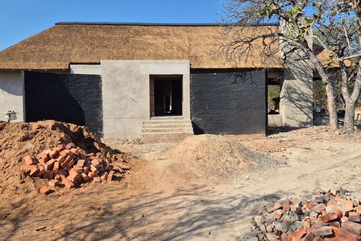 Brand new House in building phase for sale in Blyde Wildlife  Estate, Hoedspruit. No Transfer Duty - Photo 3