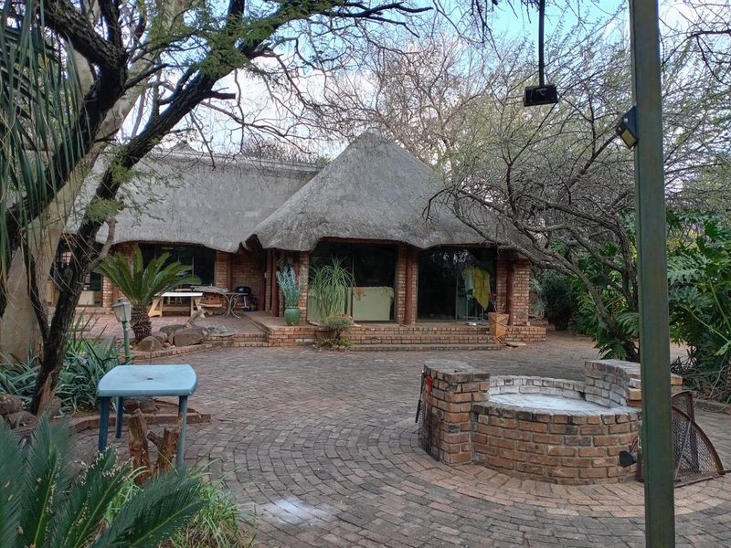 Spacious house in Derdepoort to rent - Photo 2