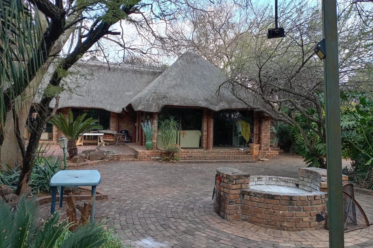 Spacious house in Derdepoort to rent - Photo 2