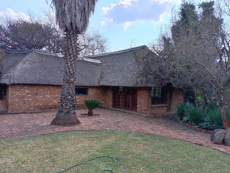 Spacious house in Derdepoort to rent - Photo 3