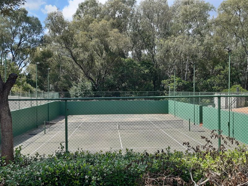 2 bed Apartment For Sale Douglasdale - Photo 3