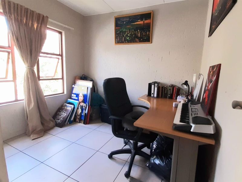 2 bed Apartment For Sale Douglasdale - Photo 9