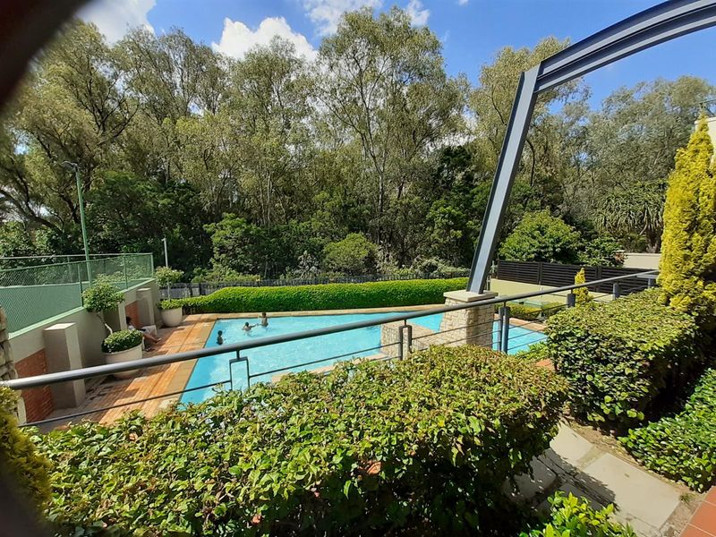2 bed Apartment For Sale Douglasdale - Photo 2