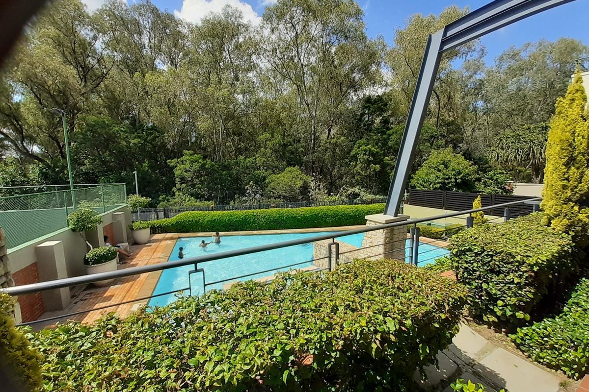 2 bed Apartment For Sale Douglasdale - Photo 2