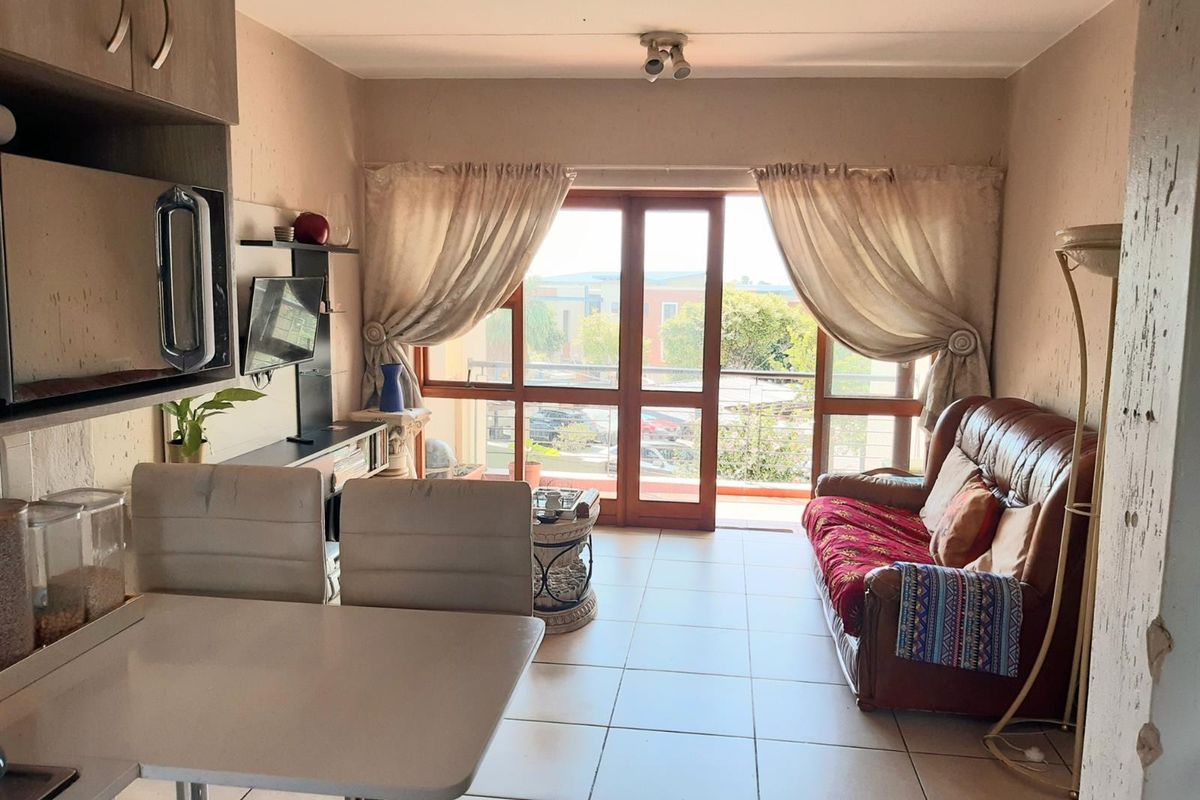 2 bed Apartment For Sale Douglasdale - Photo 5