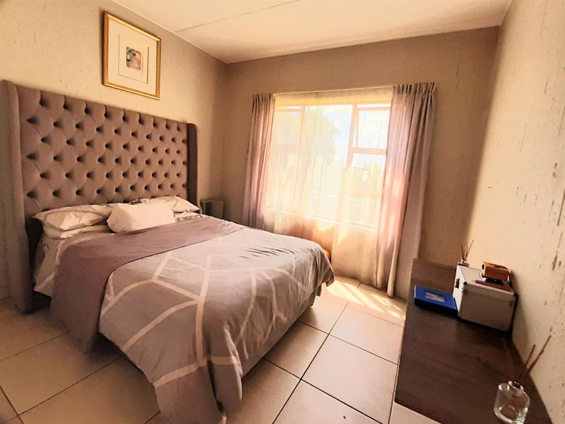 2 bed Apartment For Sale Douglasdale - Photo 7