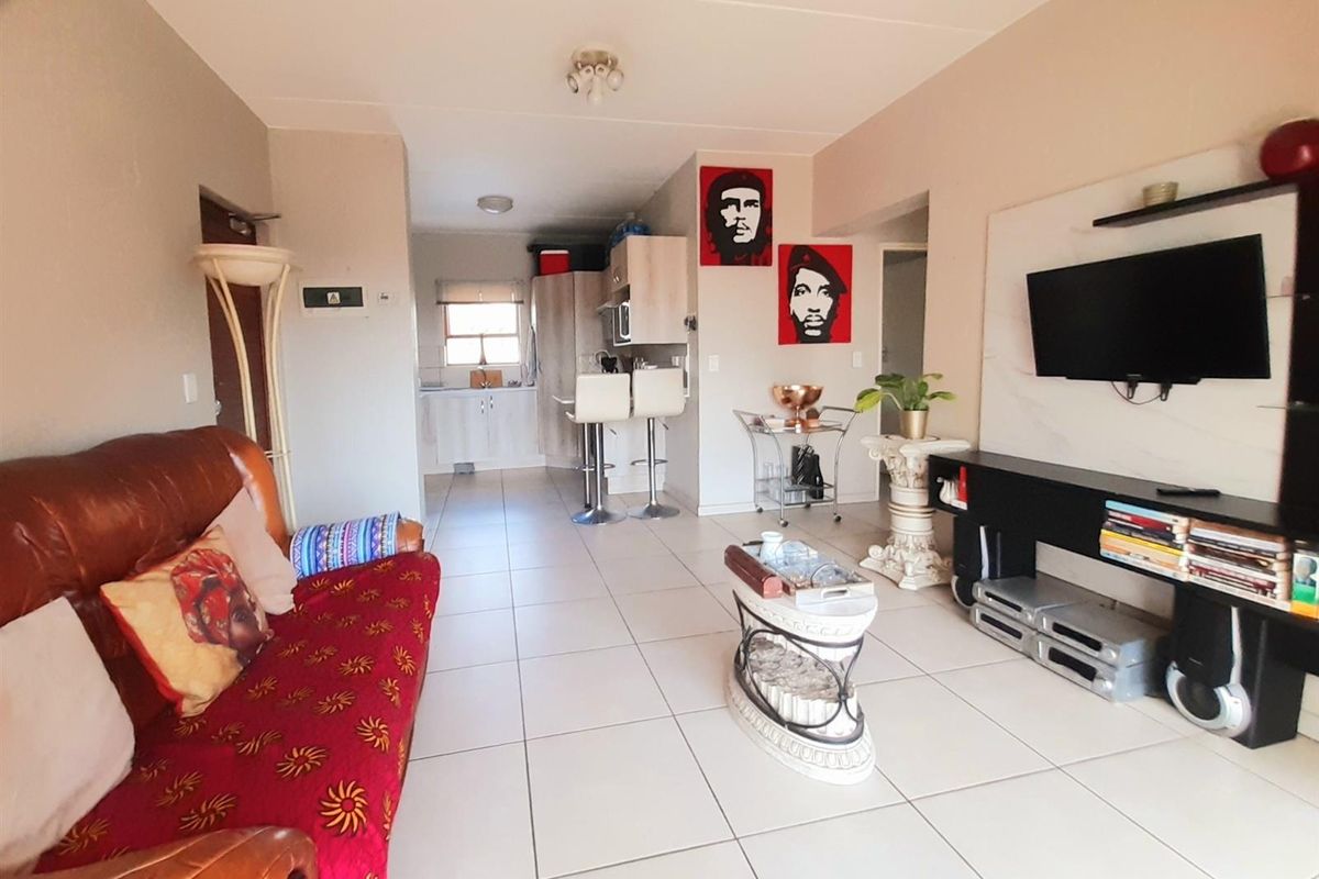2 bed Apartment For Sale Douglasdale - Photo 4