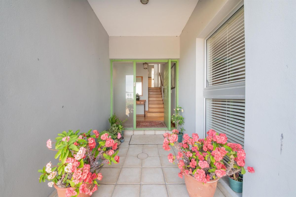 House For Sale in Pringle Bay - Photo 2