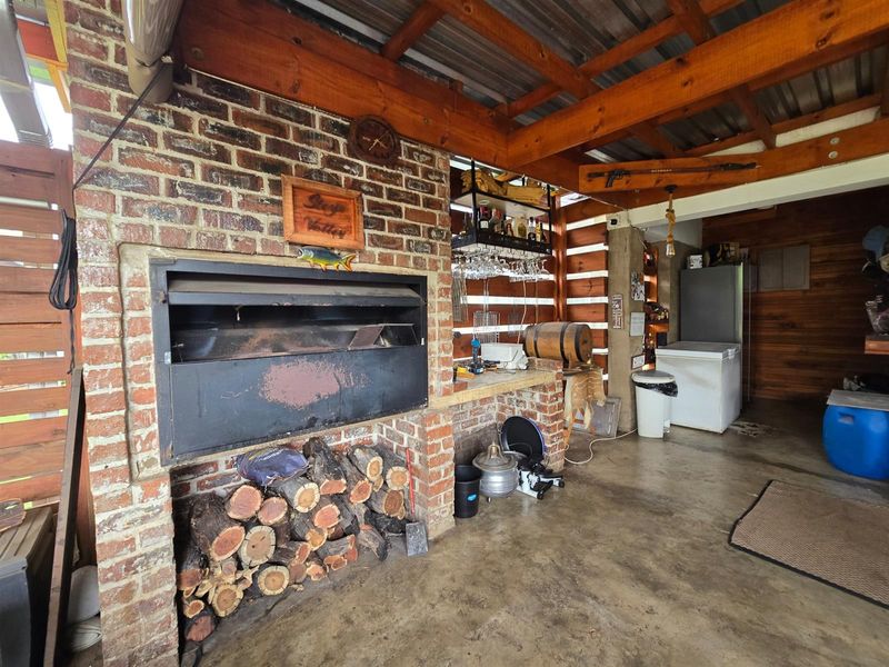 Entertain in Style, Live in Comfort - A Versatile Home Built for Modern Living - Photo 2