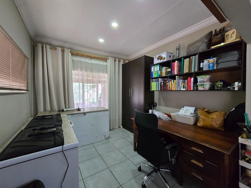 Entertain in Style, Live in Comfort - A Versatile Home Built for Modern Living - Photo 10