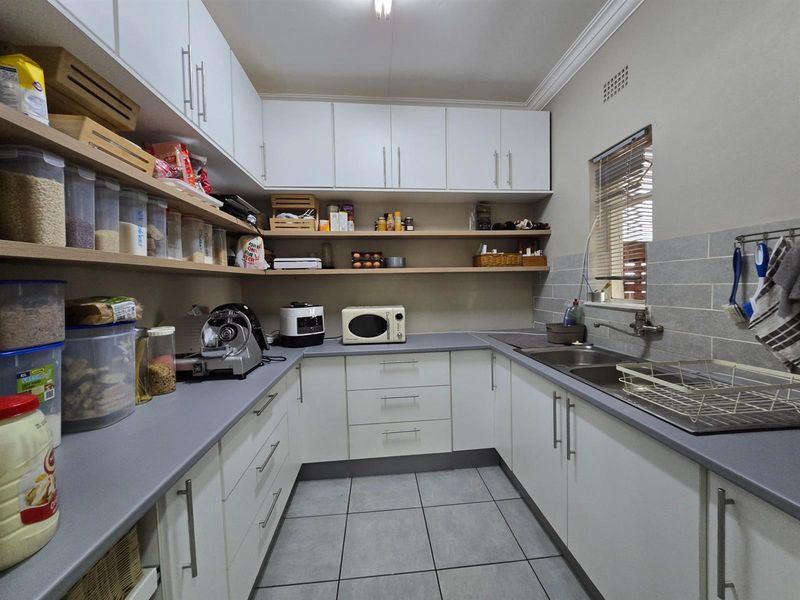 Entertain in Style, Live in Comfort - A Versatile Home Built for Modern Living - Photo 9