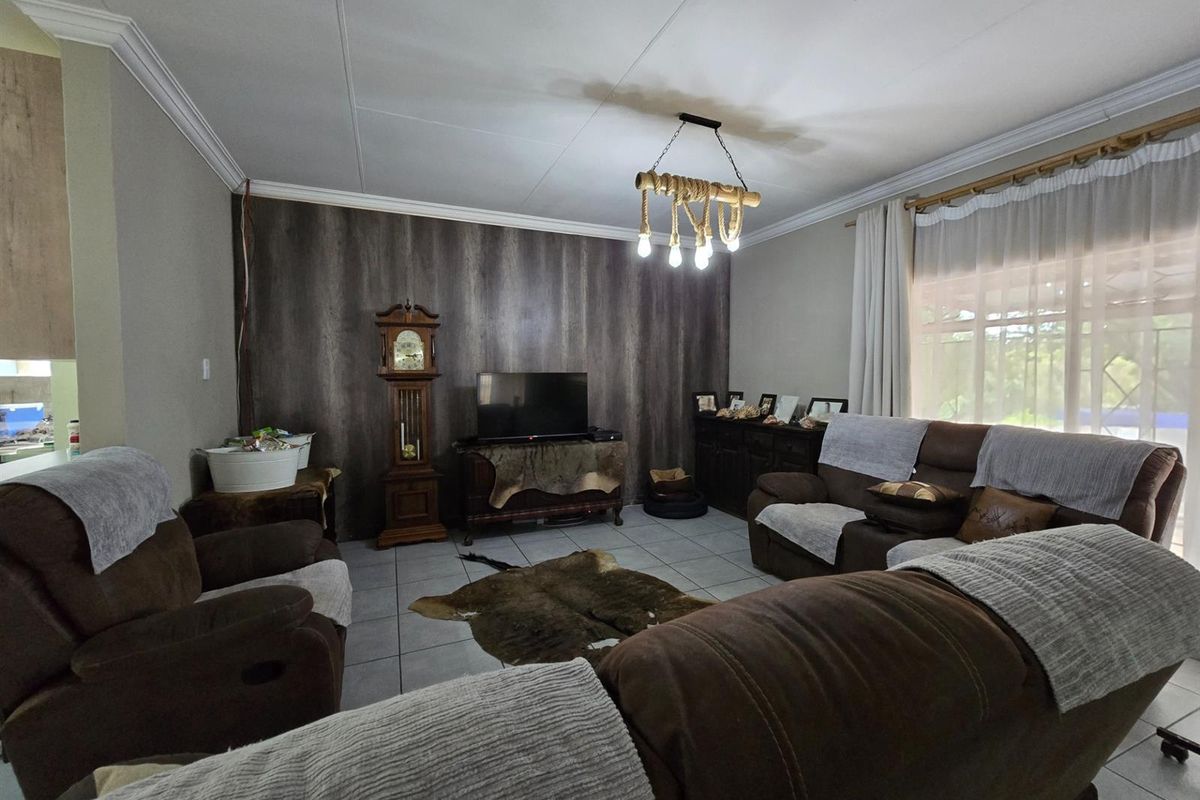 Entertain in Style, Live in Comfort - A Versatile Home Built for Modern Living - Photo 5