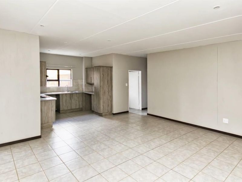 Ground Floor 3 Bedroom, 2 Bathroom Unit for Sale in Wilgeheuwel | No Transfer Duty - Photo 9